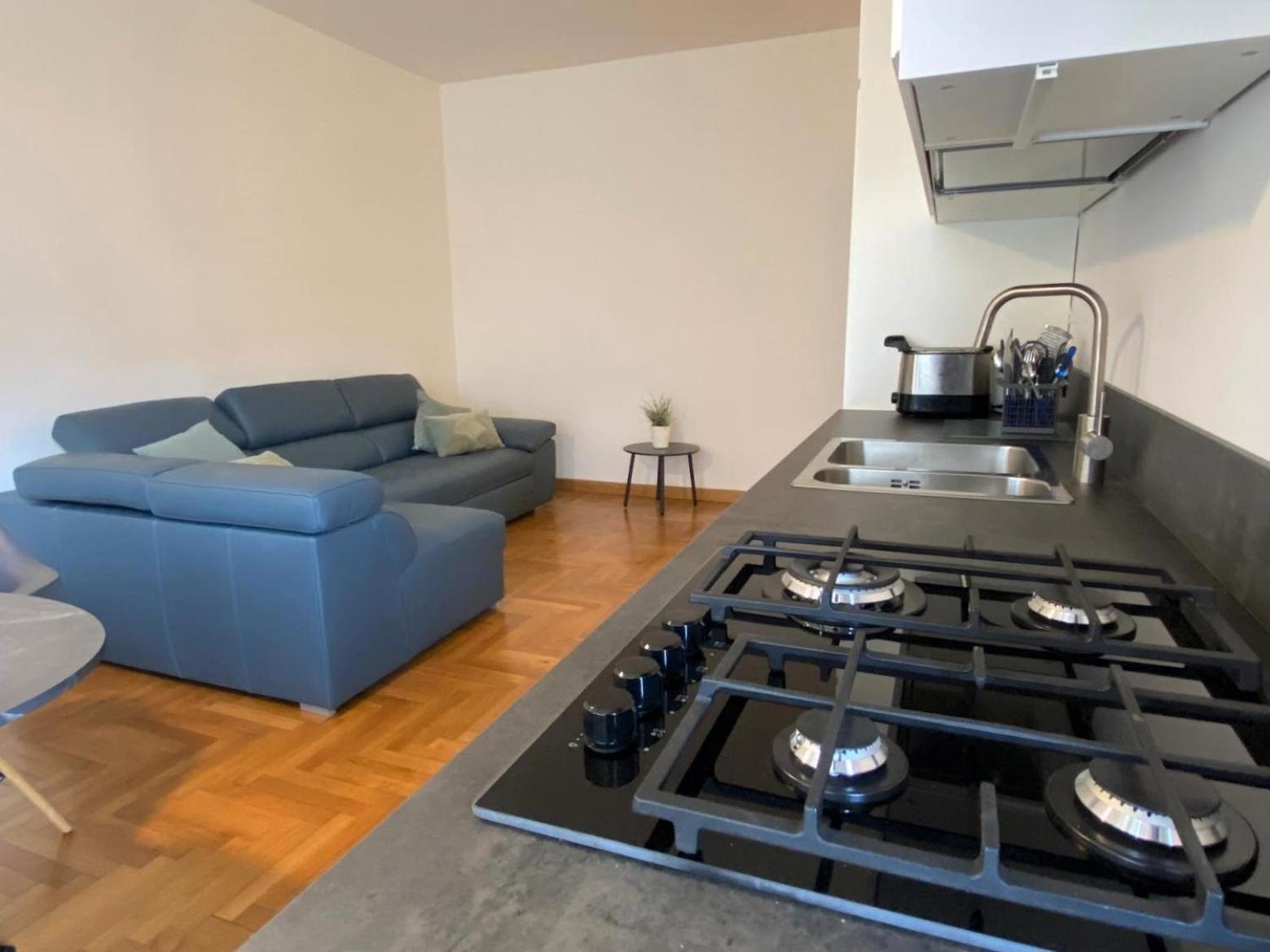 The Little Duck - Modern Apartment With Balcony Como Exterior photo