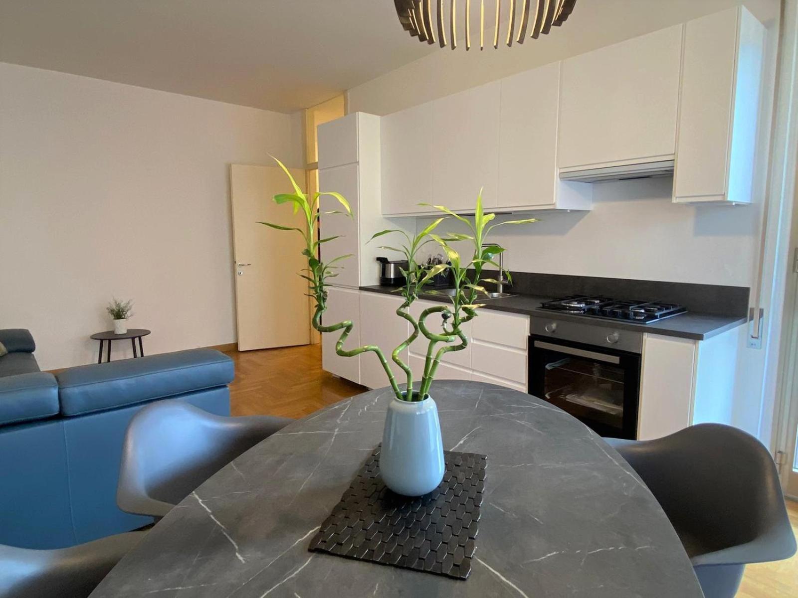 The Little Duck - Modern Apartment With Balcony Como Exterior photo