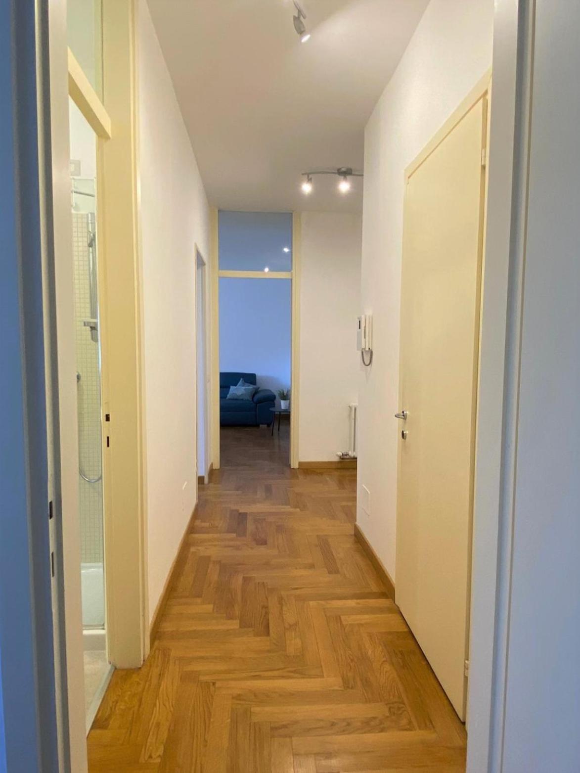 The Little Duck - Modern Apartment With Balcony Como Exterior photo