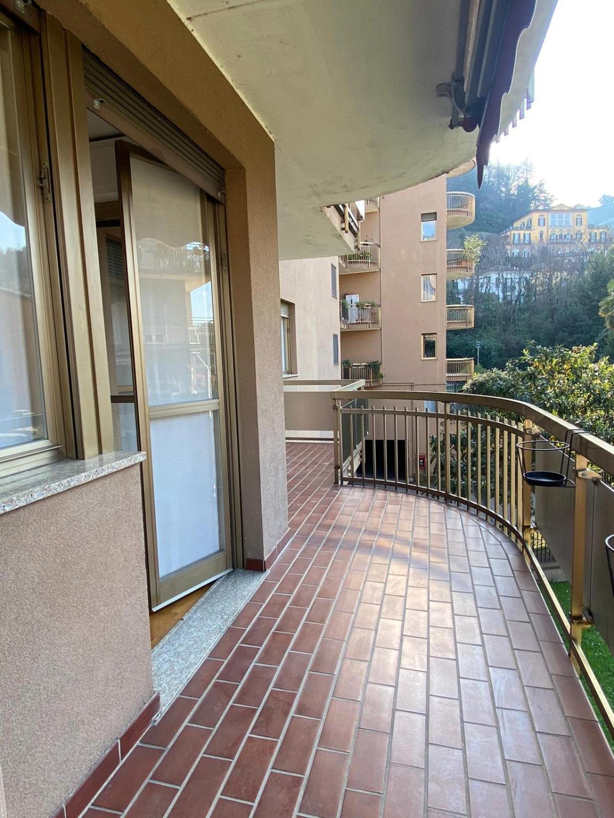 The Little Duck - Modern Apartment With Balcony Como Exterior photo